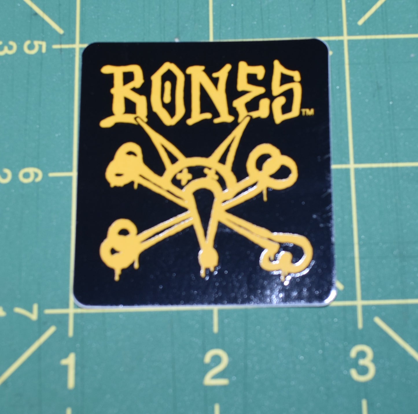 STICKER 2" BONES WHEELS VATO RAT