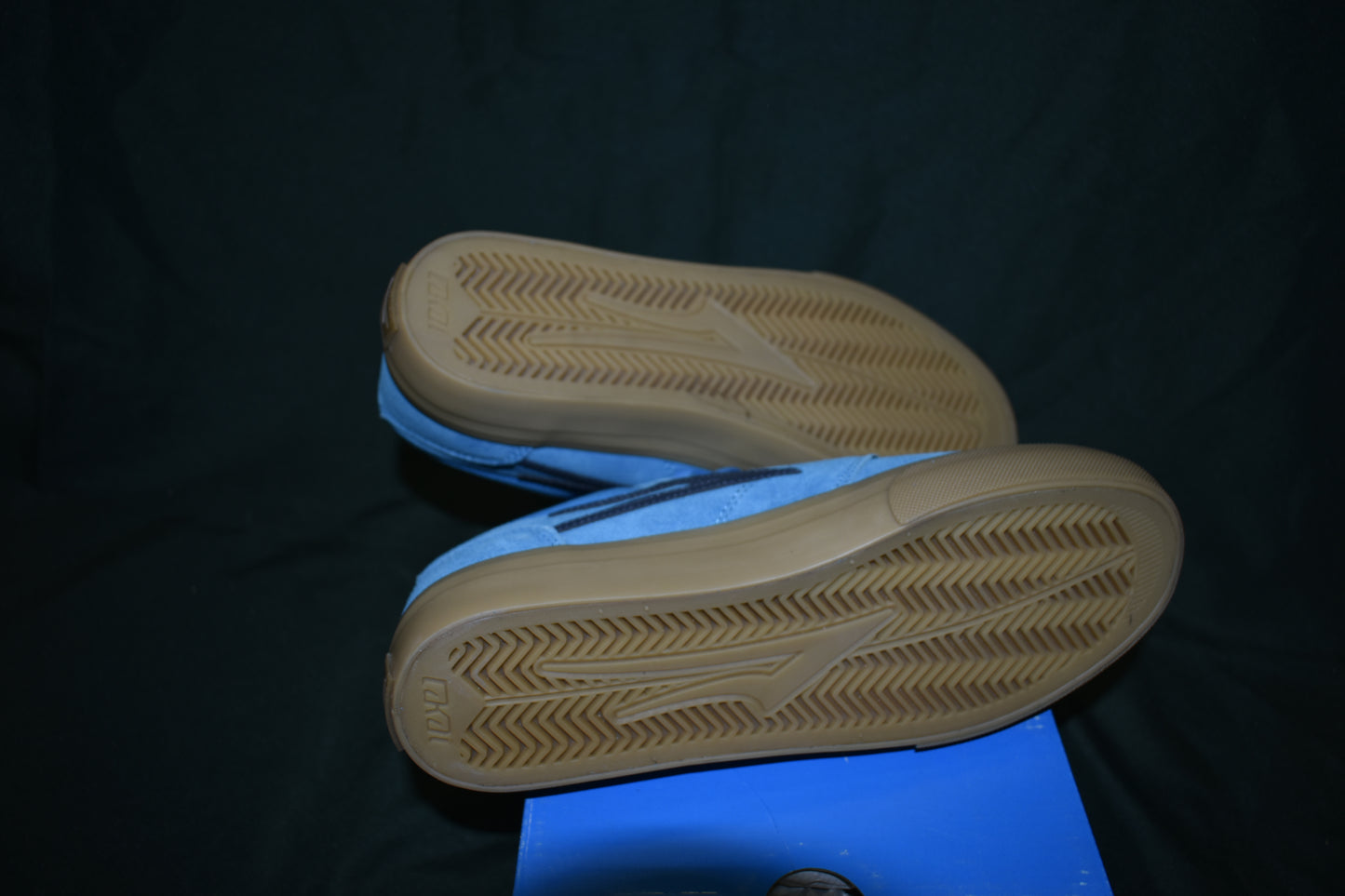 SHOES LAKAI SIZE 8.0 GRIFFIN CYAN GUM