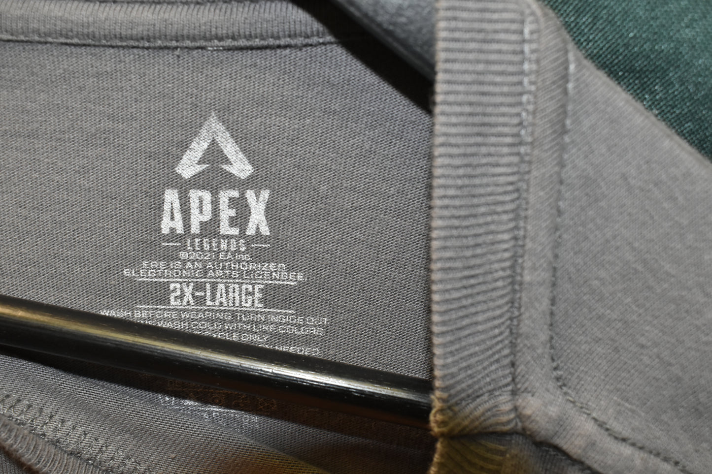 PREOWNED GAMER SHIRT XXL APEX
