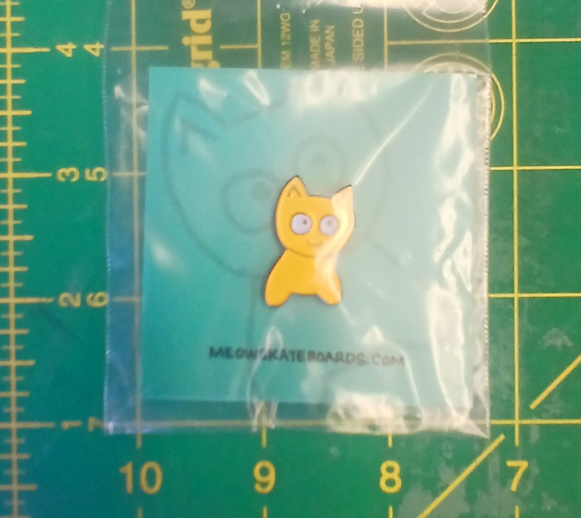 PIN MEOW CAT LAPEL PIN