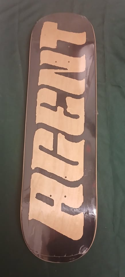 AGENT 8.5 DOUBLE TAIL LETTERS DECK