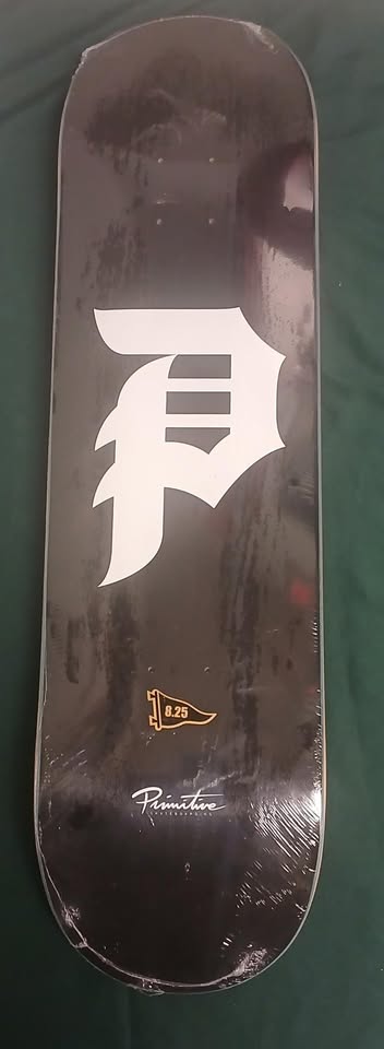 PRIMITIVE DIRTY P BLK/WHT DECK 8.25