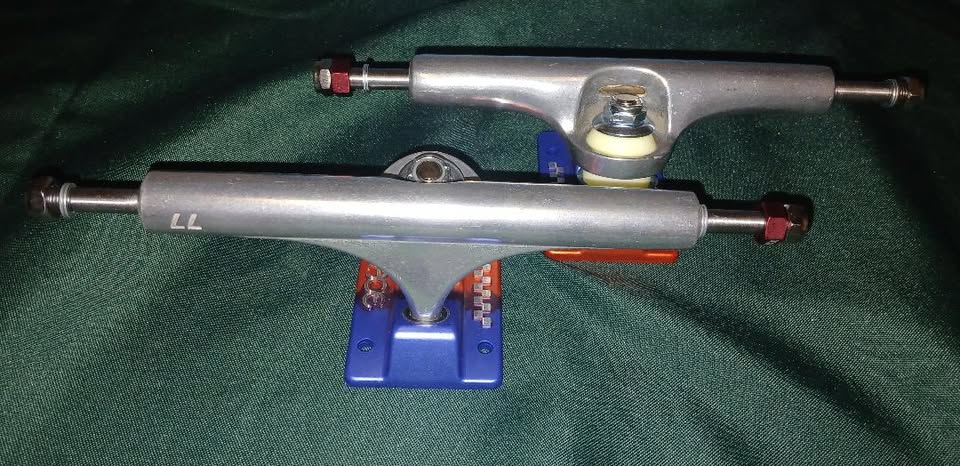 ACE AF1 77 ANODIZED BLUE/ORANGE TRUCK PAIR 77: fits decks 9.5"–10"