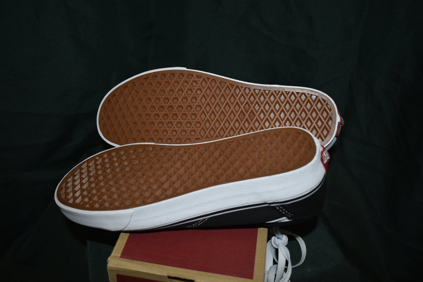 SHOES VANS SIZE 8.5 MENS 10 WOMENS OLD SKOOL BLACK /WHITE