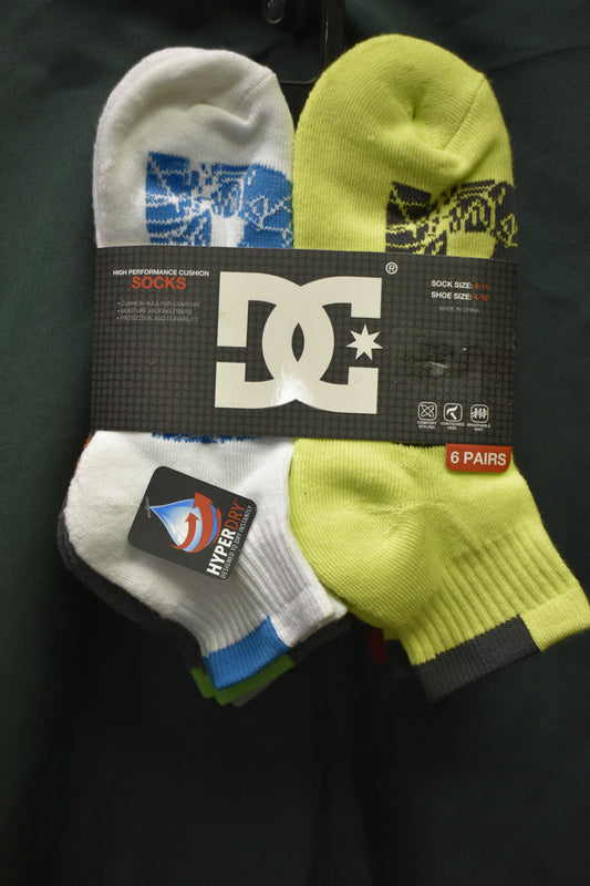SOCKS DC BRAND 6 PAIR SHOE SIZE 4-10