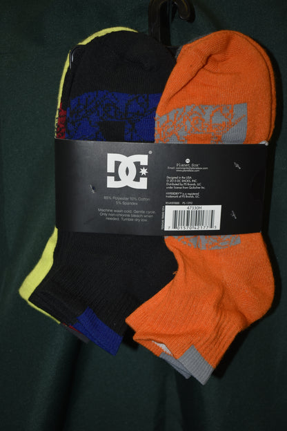 SOCKS DC BRAND 6 PAIR SHOE SIZE 4-10