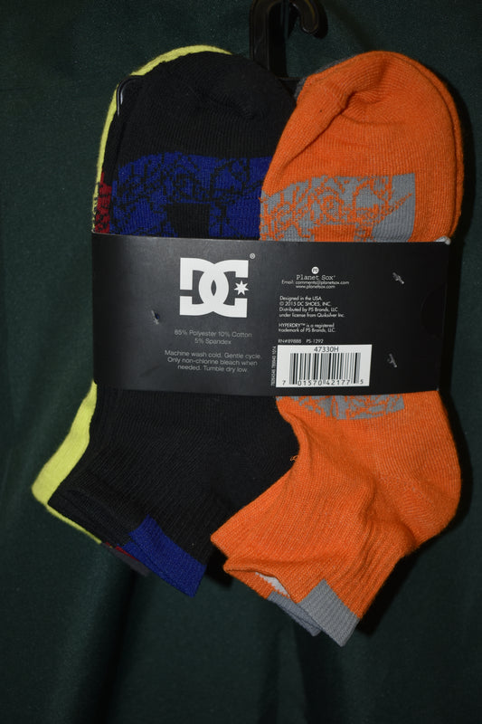 SOCKS DC BRAND 6 PAIR SHOE SIZE 4-10