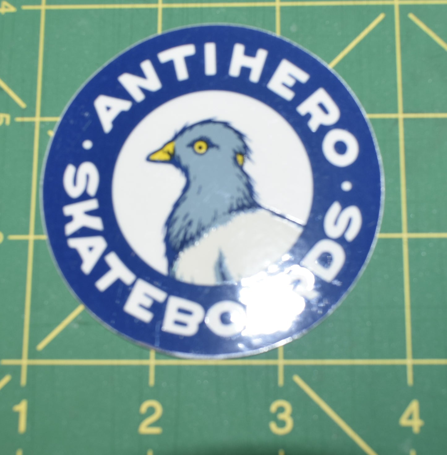 STICKER 3" ANTI-HERO PIGEON ROUND