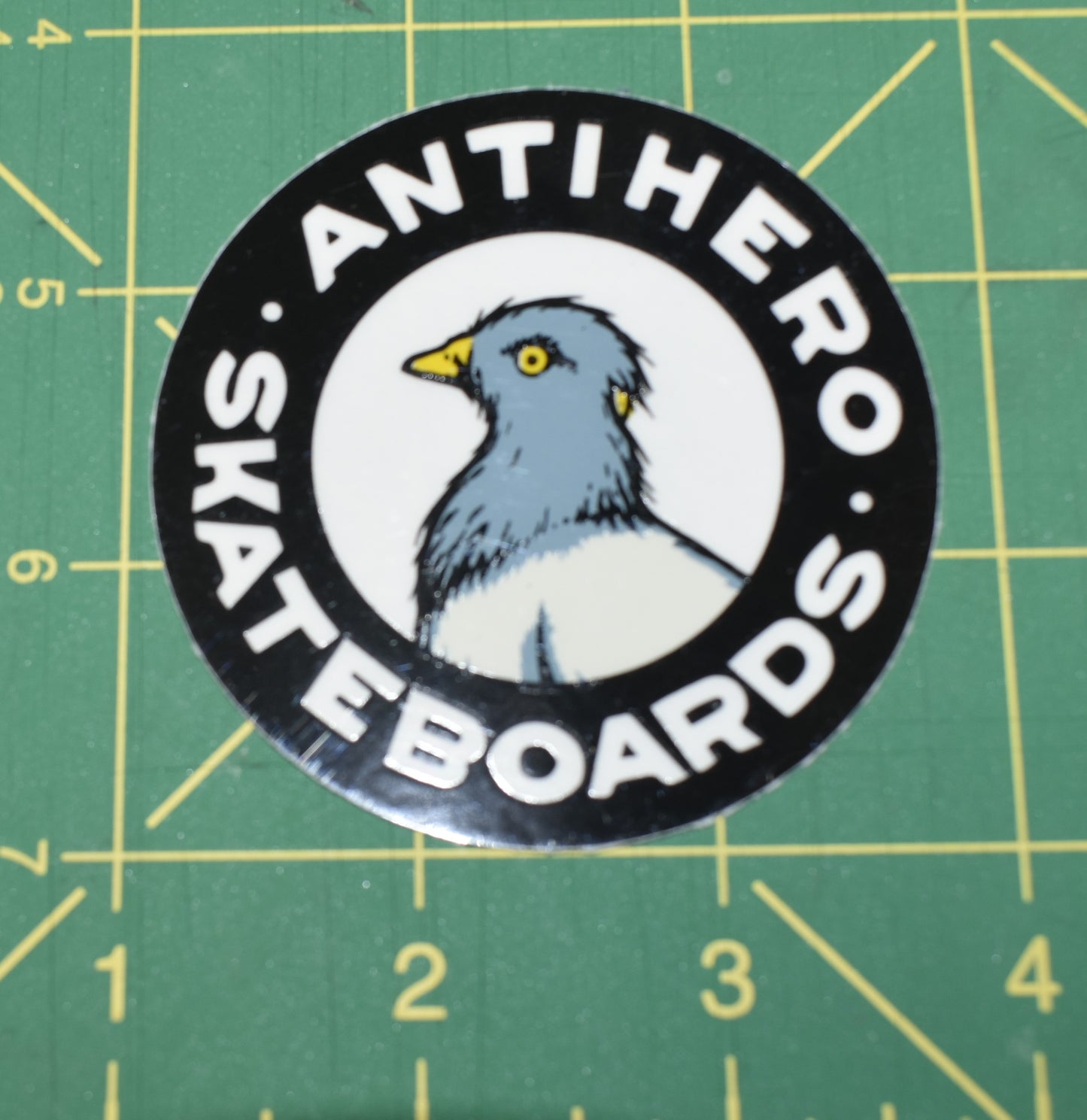 STICKER 3" ANTI-HERO PIGEON ROUND