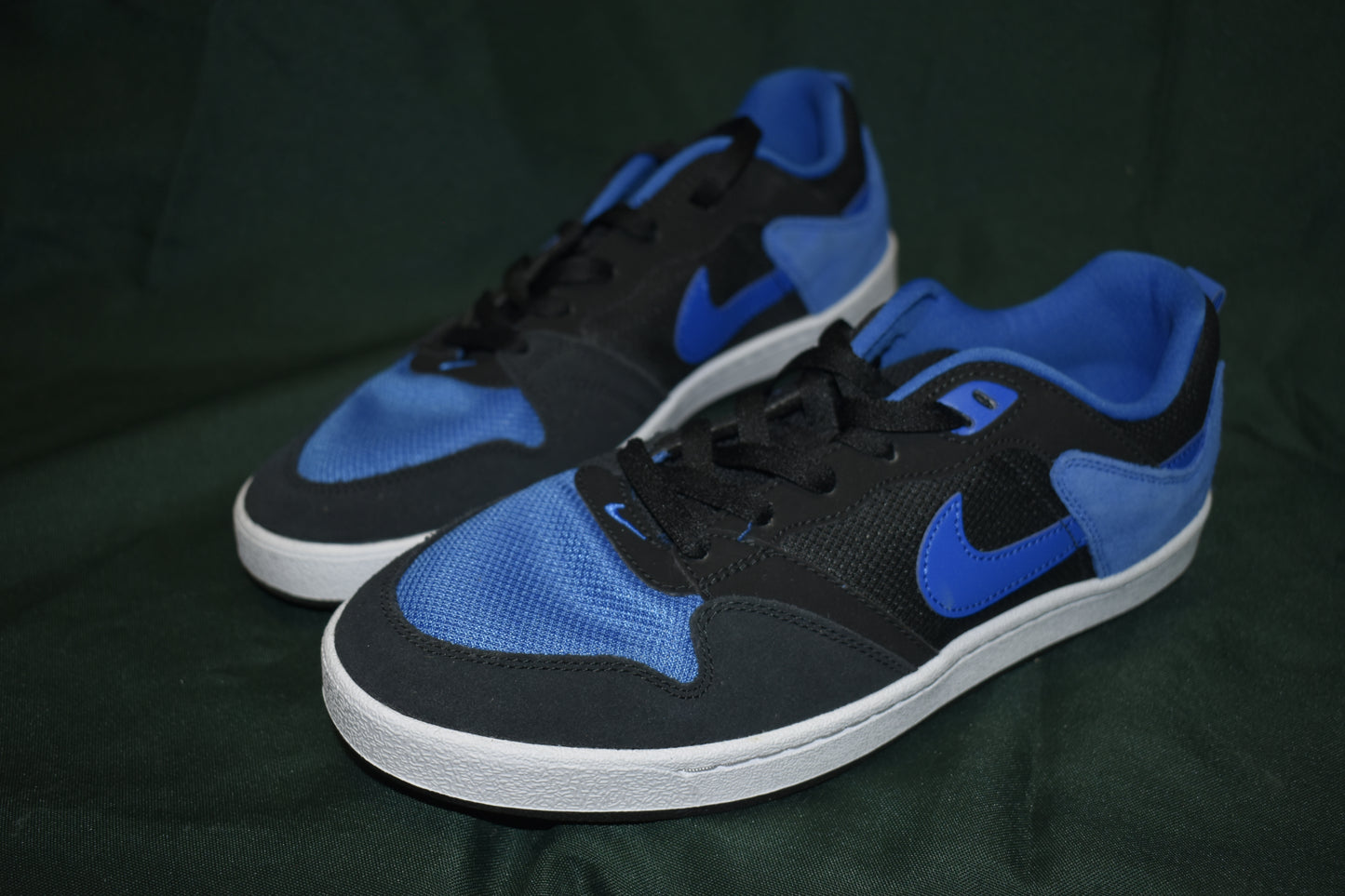 SHOES NIKE SB SIZE 9 MEN 10.5 WOMEN ALLEYOOP BLACK/WHITE/BLUE
