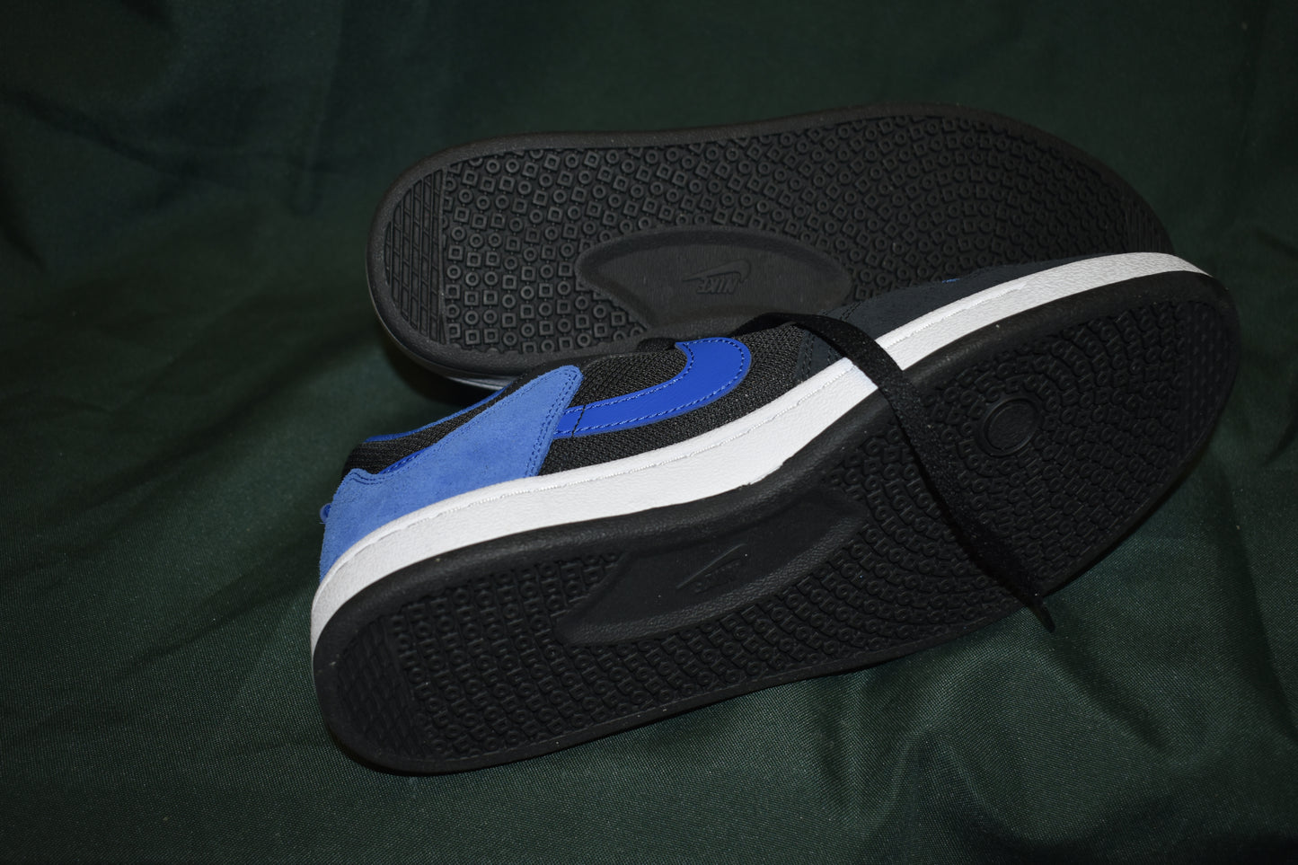 SHOES NIKE SB SIZE 9 MEN 10.5 WOMEN ALLEYOOP BLACK/WHITE/BLUE