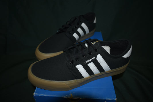 SHOES ADIDAS SIZE 8.5 MENS SEELEY XT BLACK/WHITE/GUM