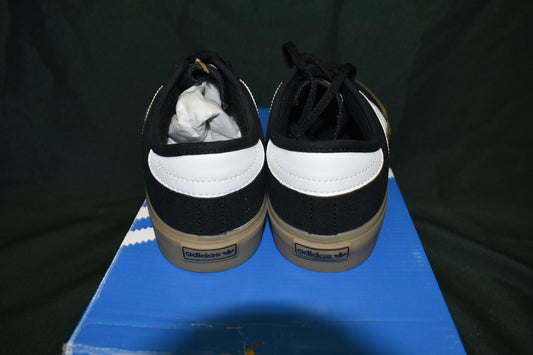 SHOES ADIDAS SIZE 8.5 MENS SEELEY XT BLACK/WHITE/GUM