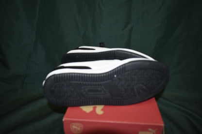 SHOES PUMA 8.5 MENS CAVEN 2.0 BLACK/WHITE