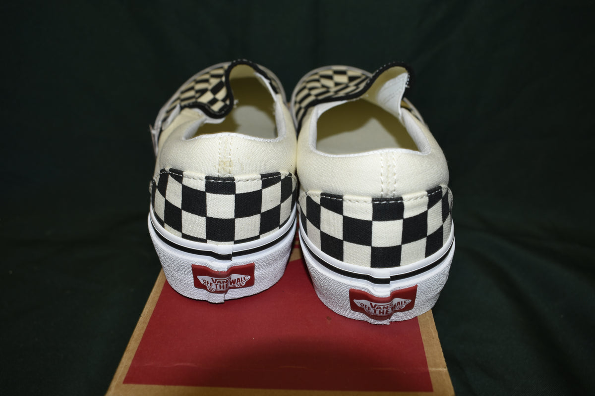 SHOES VANS SIZE MENS 8 WOMENS 9.5 CLASSIC SLIP-ON WHITE/BLACK CHECKER