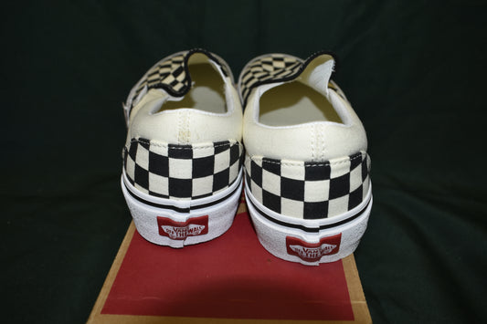 SHOES VANS SIZE MENS 8 WOMENS 9.5 CLASSIC SLIP-ON WHITE/BLACK CHECKER