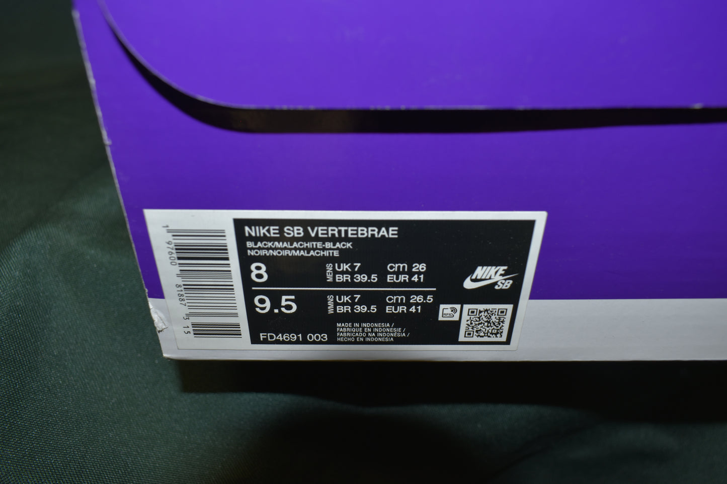 SHOES NIKE SB SIZE 8 MENS VERTEBRAE BLACK/GREEN/WHITE