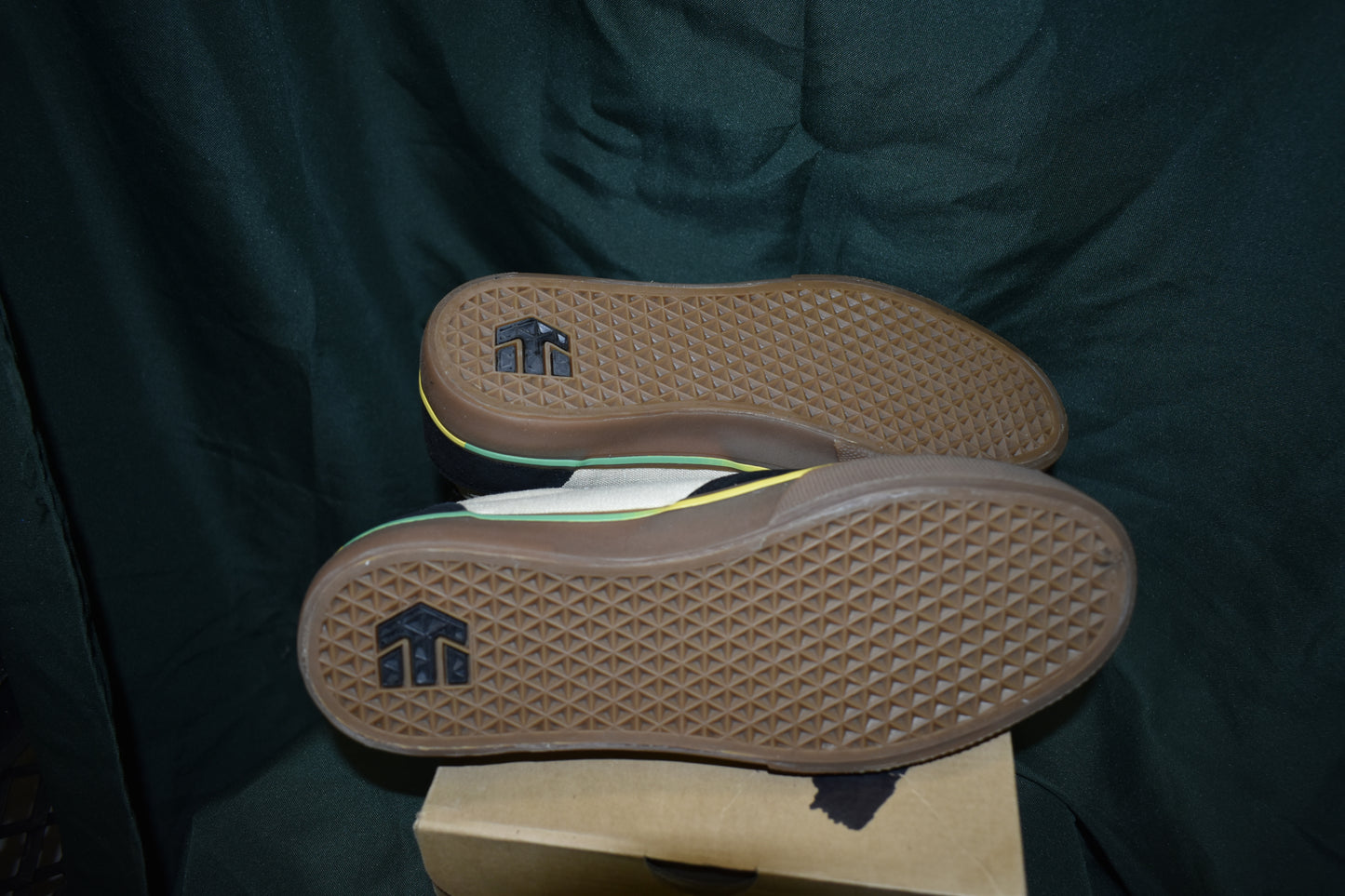 SHOES ETNIES SIZE 9.5 MARANA SLIP X GRIZZLY