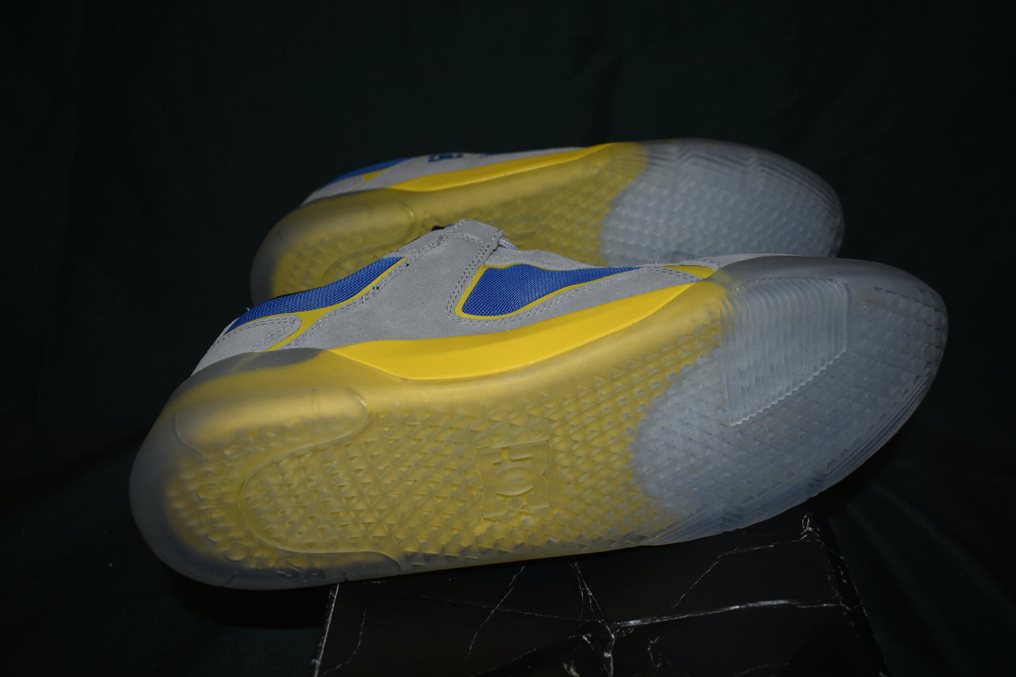 SHOES DC SIZE 13 MENS METRIC X HONGO CLEAR GREY/BLUE/YELLOW