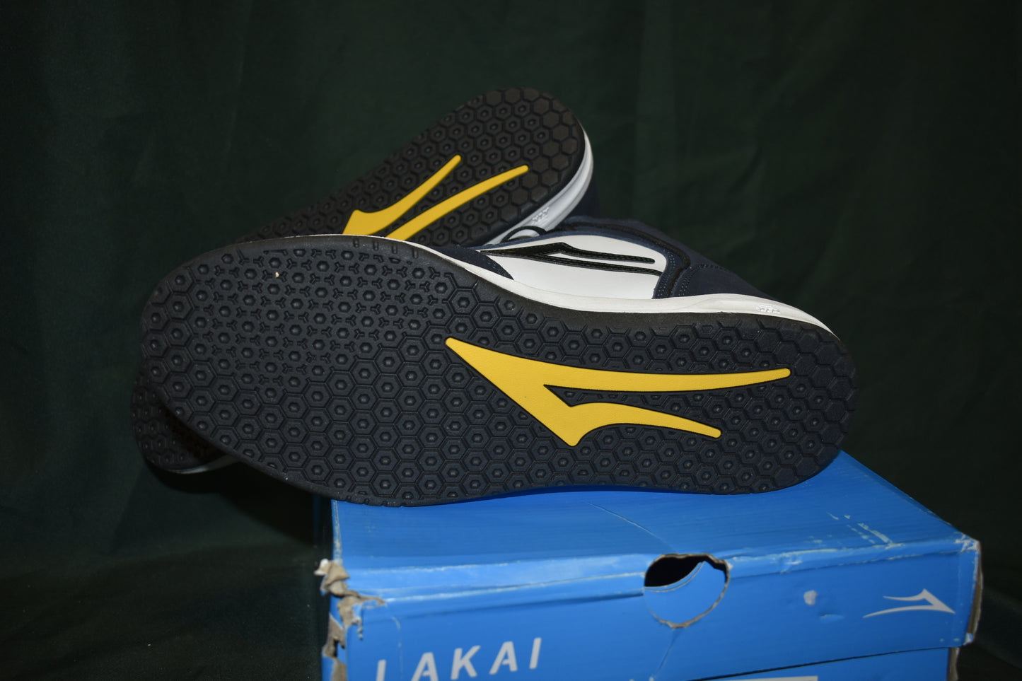 SHOES LAKAI SIZE 13 TELFORD HIGH WHITE/BLACK/YELLOW