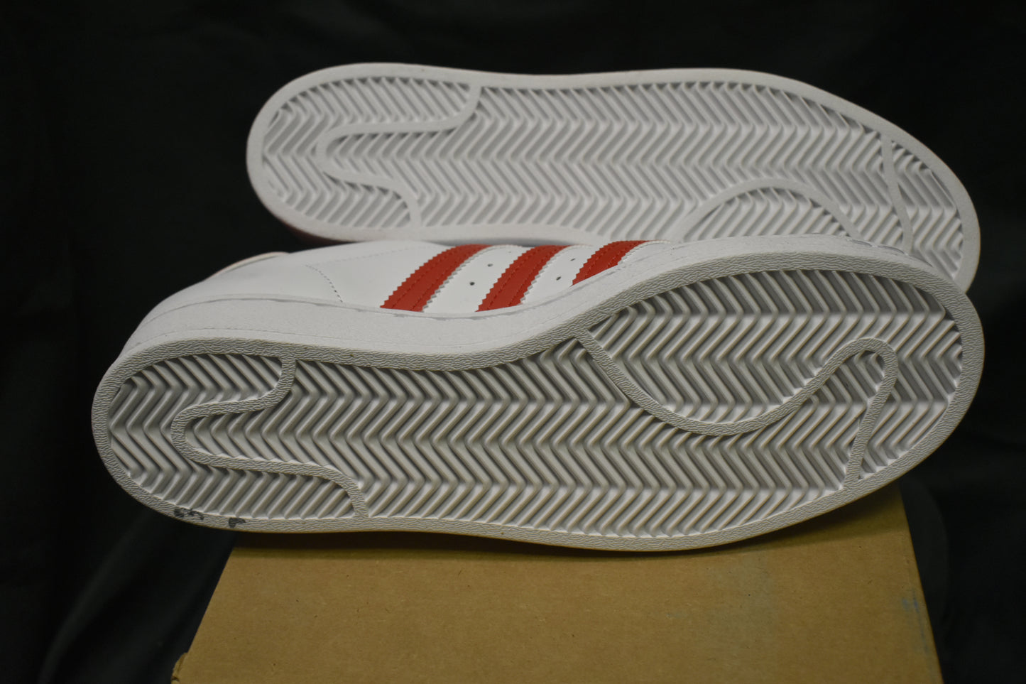 SHOES ADIDAS SIZE 8.5 MENS SUPERSTAR RED STRIPE