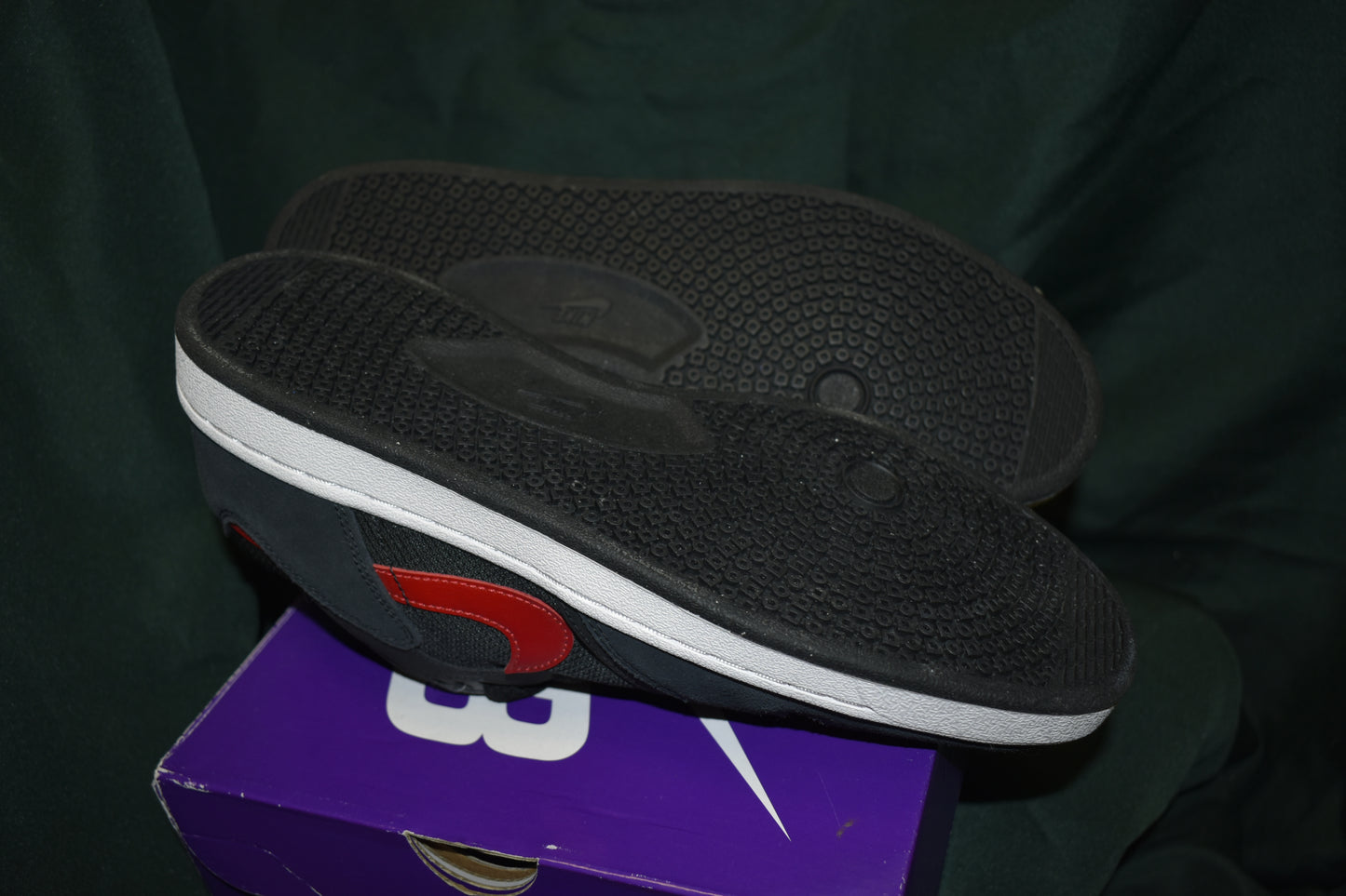 SHOES NIKE SB SIZE 10 MEN LIKE NEW ALLEYOOP BLACK RED