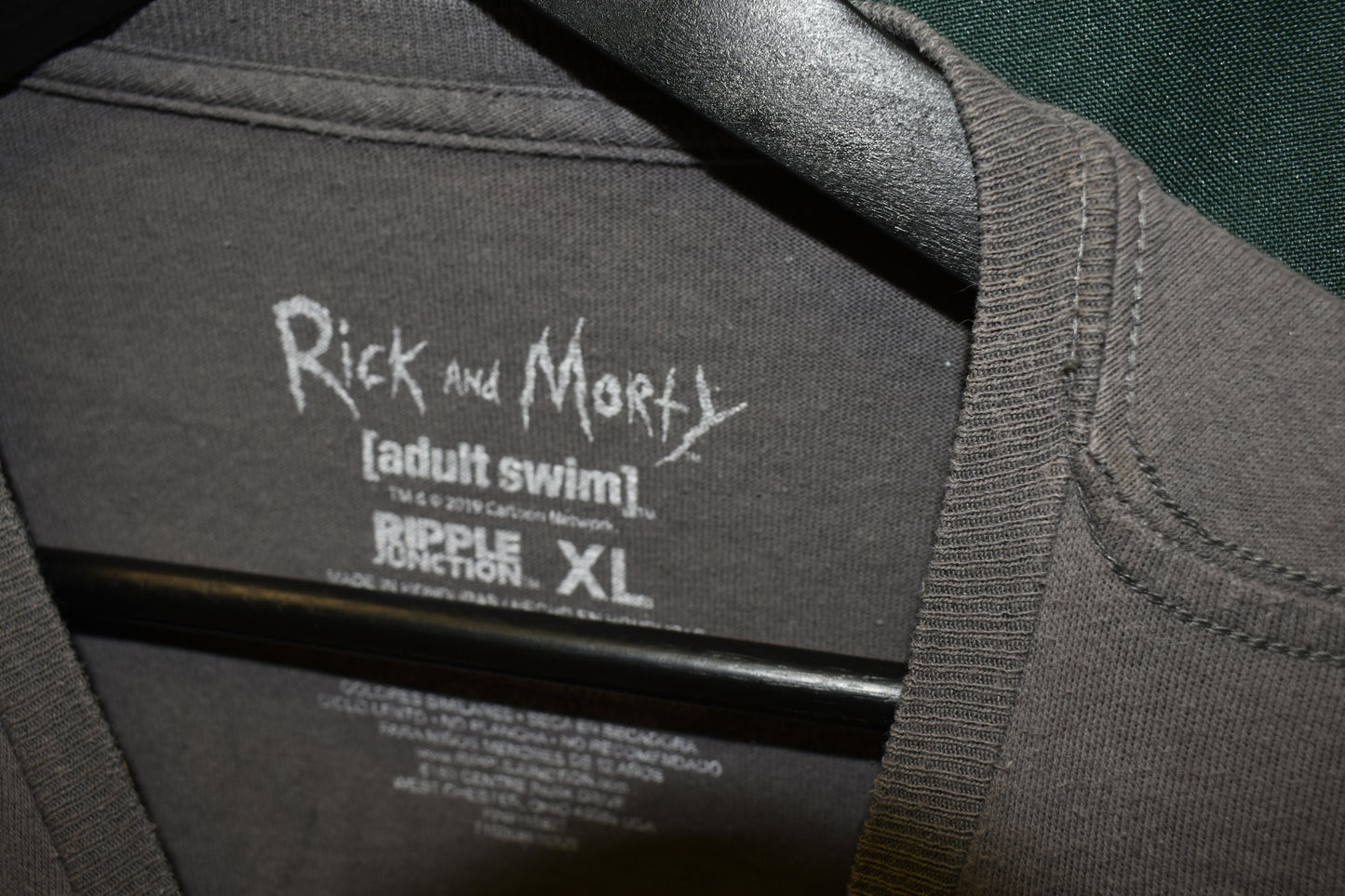 PREOWNED CARTOON SHIRT XL RICK AND MORTY