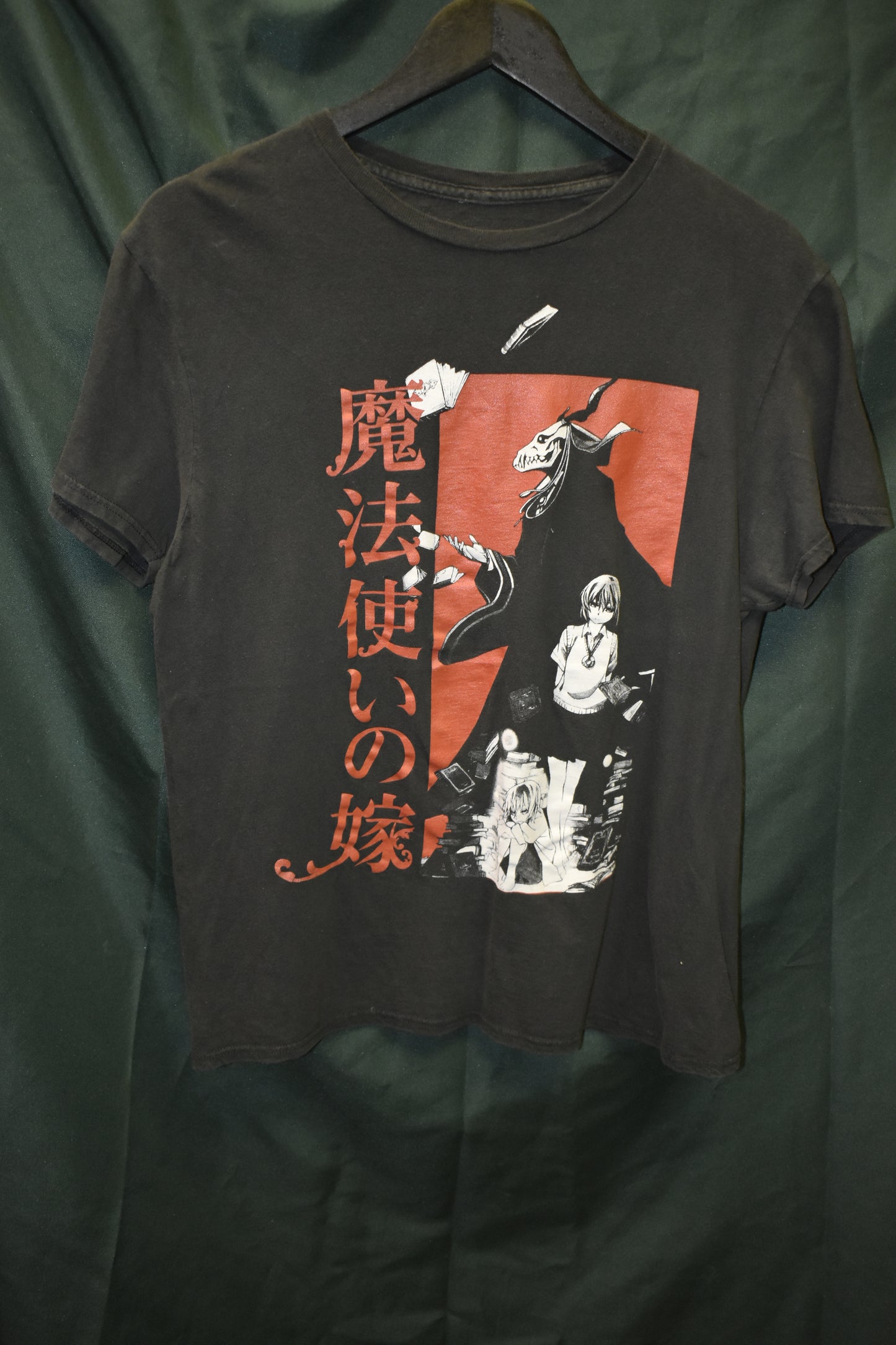 PREOWNED ANIME SHIRT MEDIUM THE ANCIENT MAGNUS BRIDE
