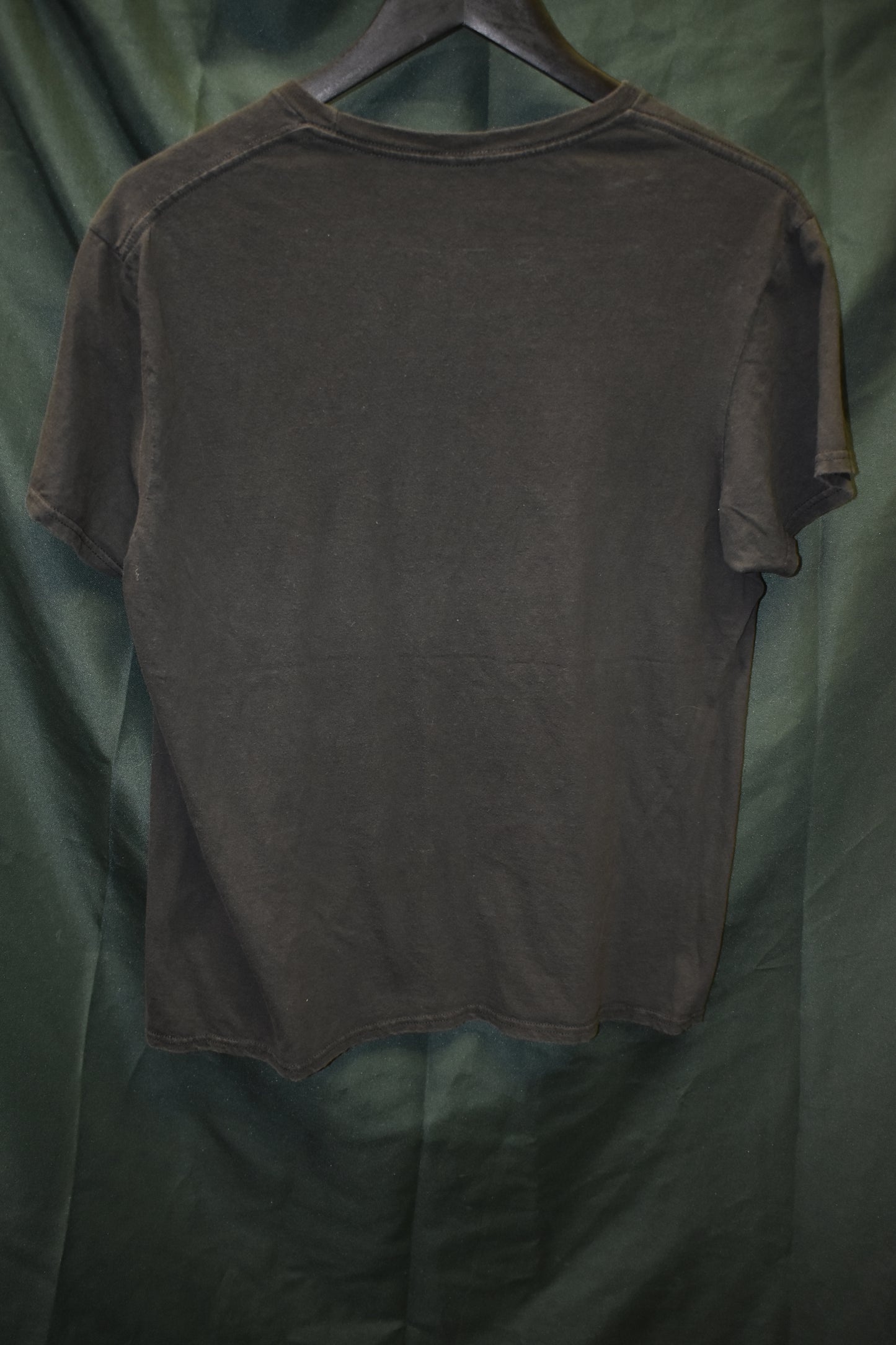 PREOWNED ANIME SHIRT MEDIUM THE ANCIENT MAGNUS BRIDE