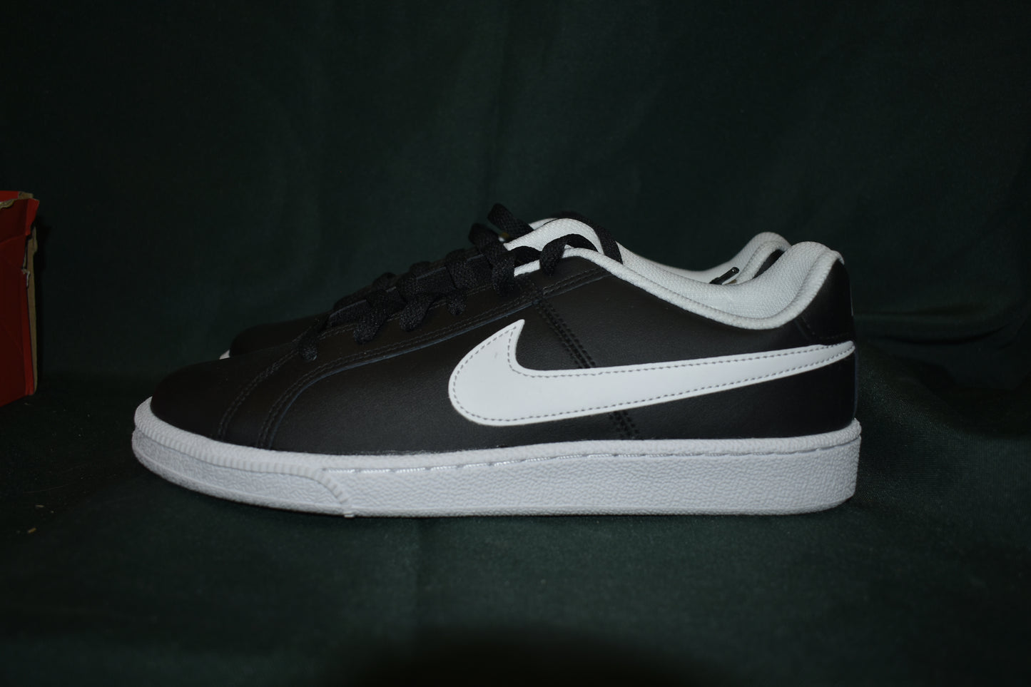 SHOES NIKE 7 MENS COURT ROYALE BLACK/WHITE