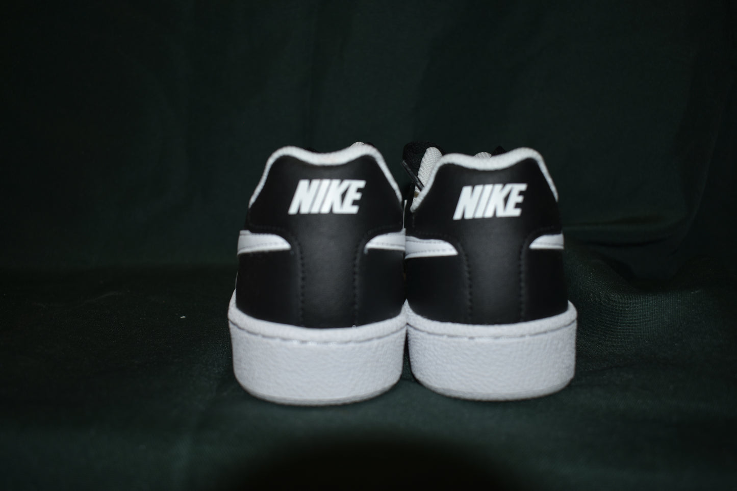 SHOES NIKE 7 MENS COURT ROYALE BLACK/WHITE