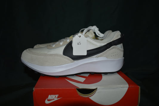 SHOES NIKE 8.5 WOMENS WAFFLE DEBUT TAN/WHITE/BLACK