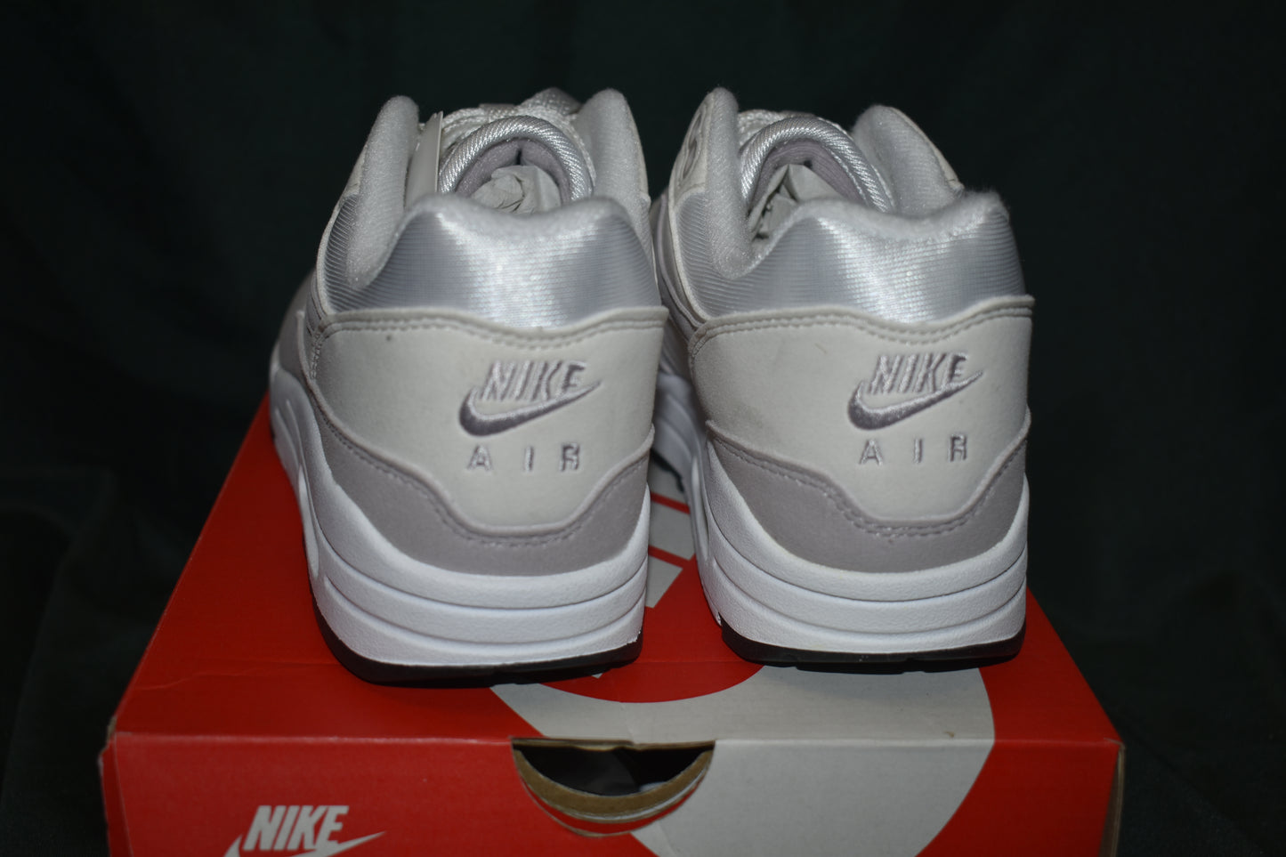 SHOES NIKE SIZE 6.5 MEN 5 WOMENS AIR MAX 1 WHITE