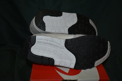 SHOES NIKE SIZE 6.5 MEN 5 WOMENS AIR MAX 1 WHITE