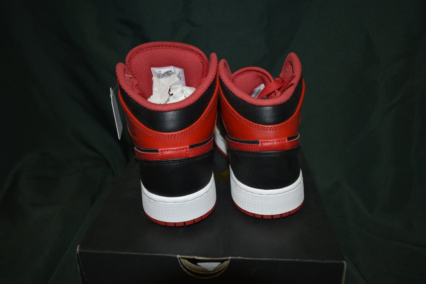 SHOES NIKE SIZE 5 KIDS AIR JORDAN 1 MID BLACK/RED