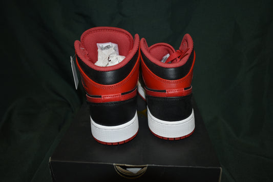 SHOES NIKE SIZE 5 KIDS AIR JORDAN 1 MID BLACK/RED