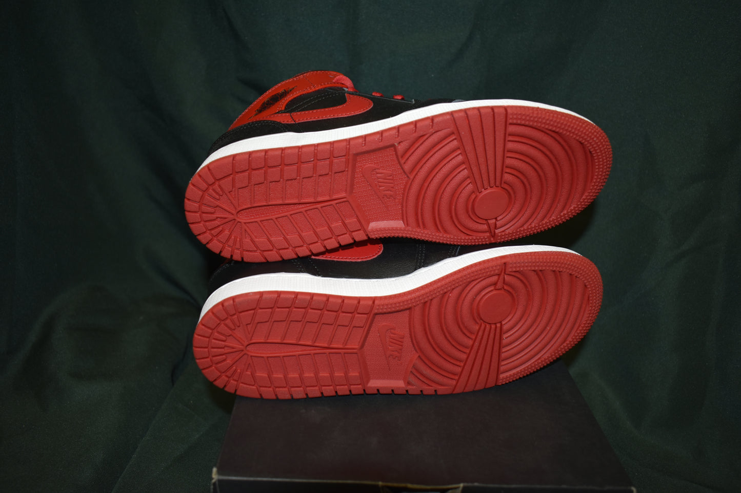 SHOES NIKE SIZE 5 KIDS AIR JORDAN 1 MID BLACK/RED