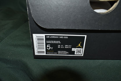 SHOES NIKE SIZE 5 KIDS AIR JORDAN 1 MID BLACK/RED