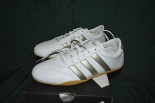 SHOES ADIDAS SIZE 6.5 MENS GRAND COURT LO WHITE/GOLD SPORTSWEAR