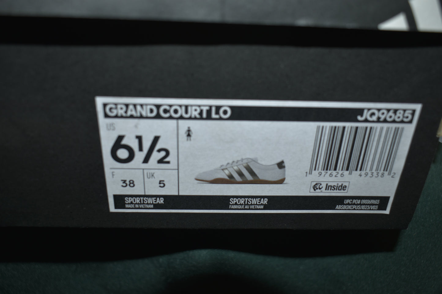 SHOES ADIDAS SIZE 6.5 MENS GRAND COURT LO WHITE/GOLD SPORTSWEAR