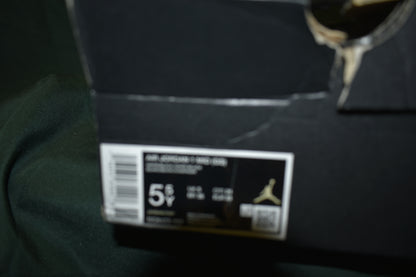 SHOES NIKE SIZE 5.5 KIDS AIR JORDAN 1 MID BLACK/WHITE