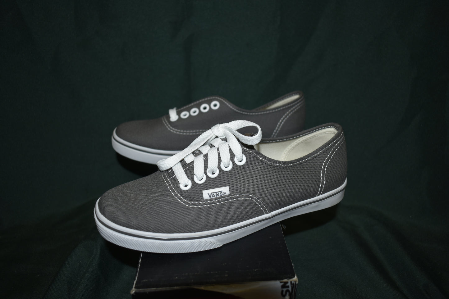 SHOES VANS SIZE MENS 4 AUTHENTIC LO PRO PEWTER/TRUE WHITE