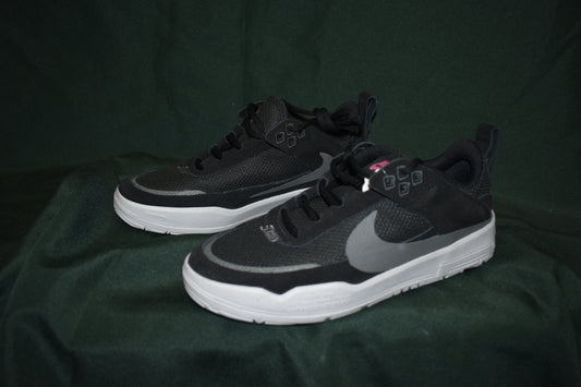 SHOES NIKE SB SIZE 3.5 KIDS DAY ONE BLACK/GRAY