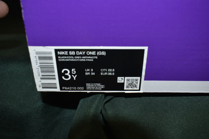SHOES NIKE SB SIZE 3.5 KIDS DAY ONE BLACK/GRAY