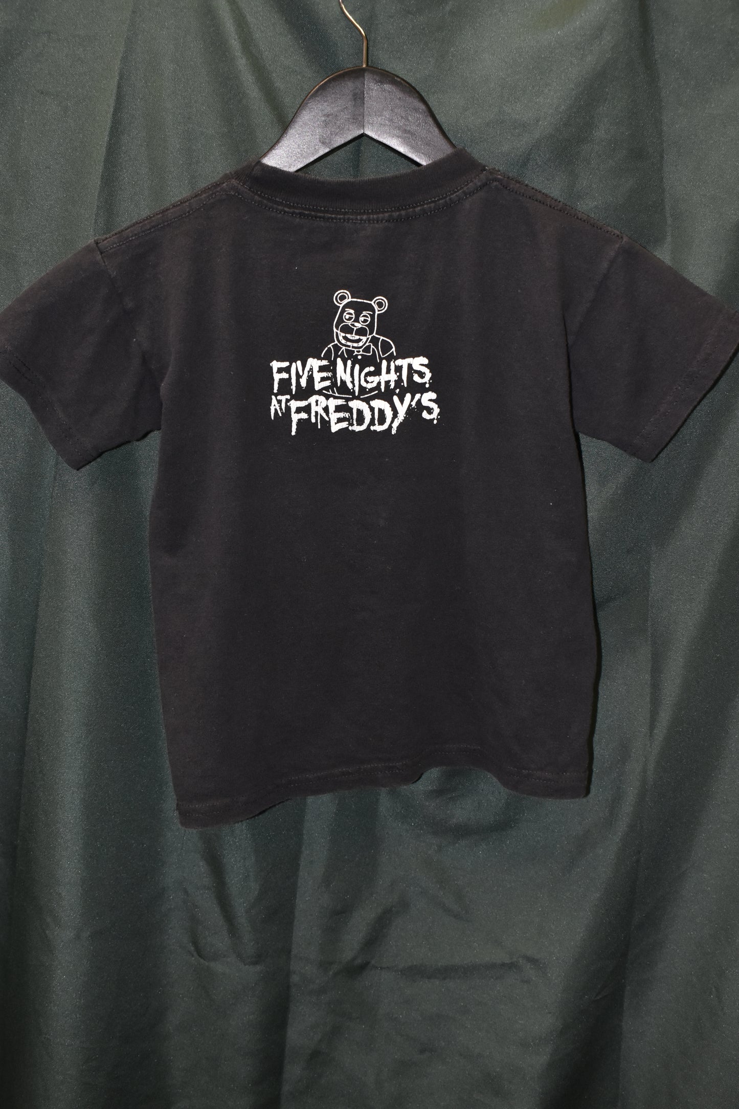 PREOWNED GAMER SHIRT KIDS SMALL FIVE NIGHTS AT FREDDY'S HELP WANTED