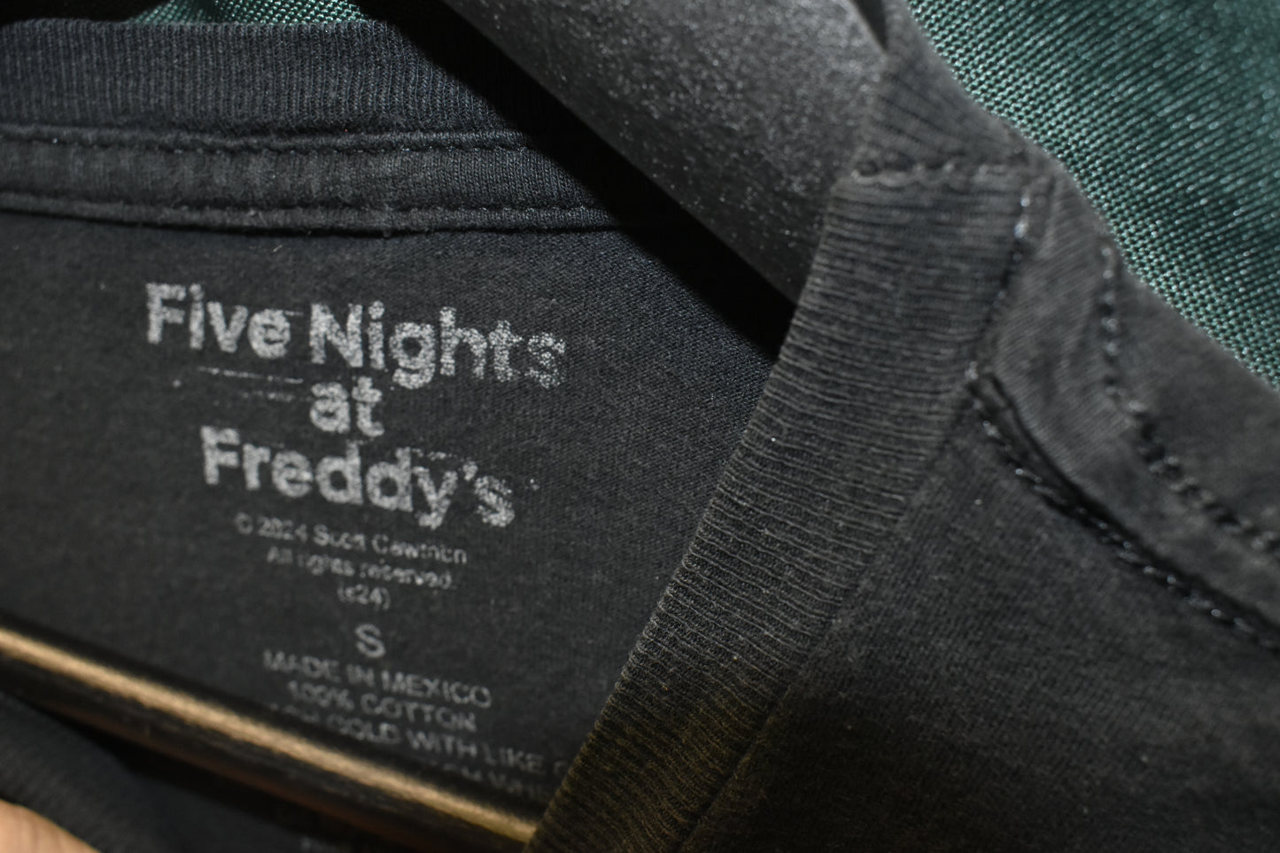 PREOWNED GAMER SHIRT SMALL S24 FIVE NIGHTS AT FREDDY'S