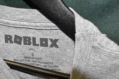 PREOWNED GAMER SHIRT SMALL S21 ROBLOX