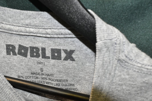 PREOWNED GAMER SHIRT SMALL S21 ROBLOX