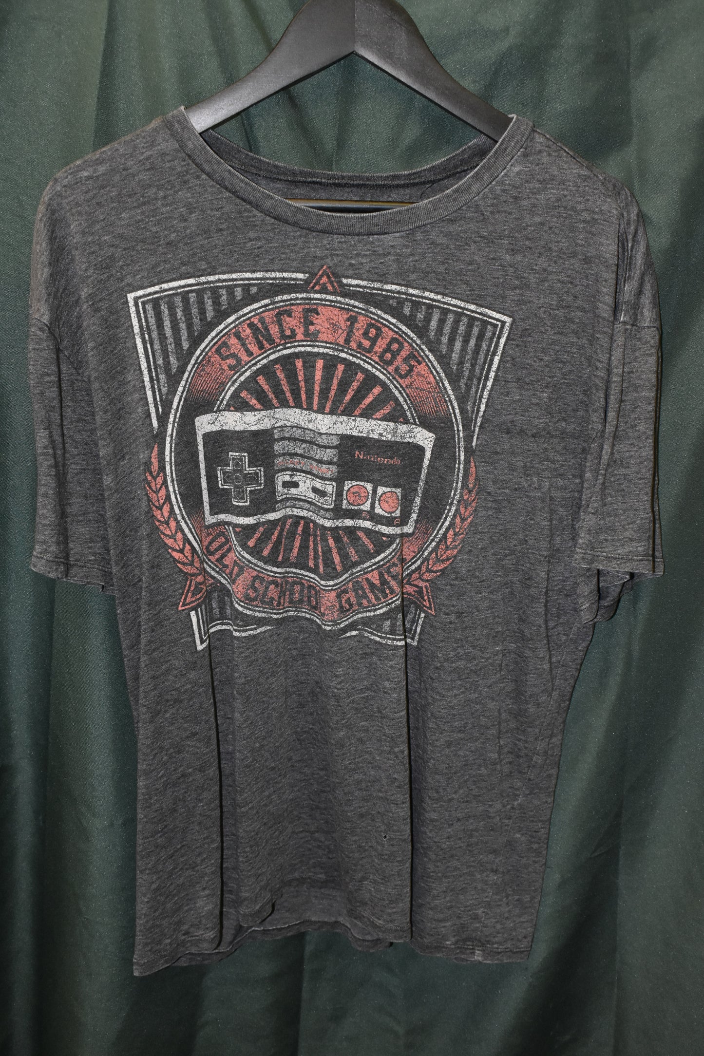 PREOWNED GAMER SHIRT LARGE 1985 NINTENDO
