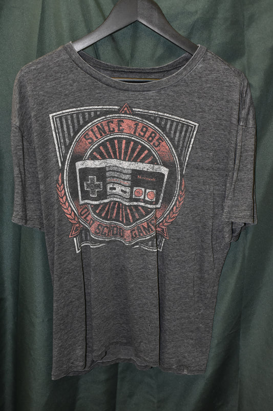 PREOWNED GAMER SHIRT LARGE 1985 NINTENDO